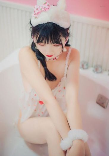 美女100%露胸视频_有字幕完整版